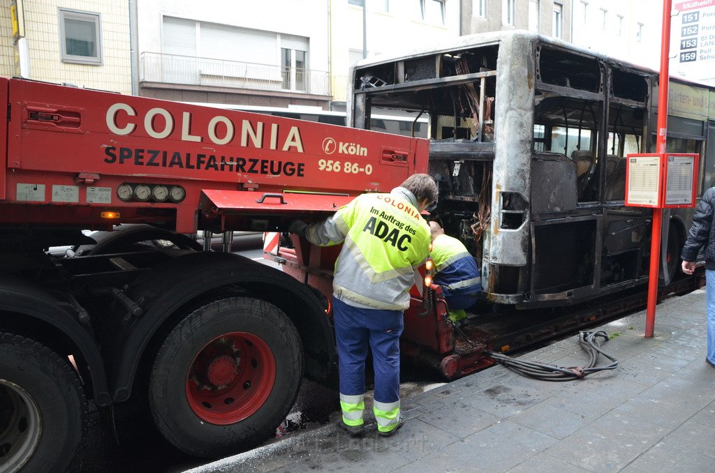 Stadtbus fing Feuer Koeln Muelheim Frankfurterstr Wiener Platz P280.JPG
